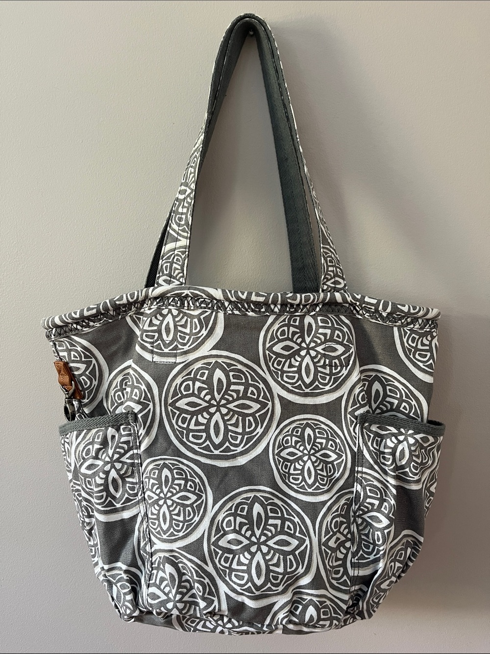 Thirty-One Retro Metro Fab Flourish Tote Bag With Key Fob